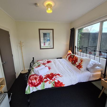 Central Masterton Sleepout Exterior photo
